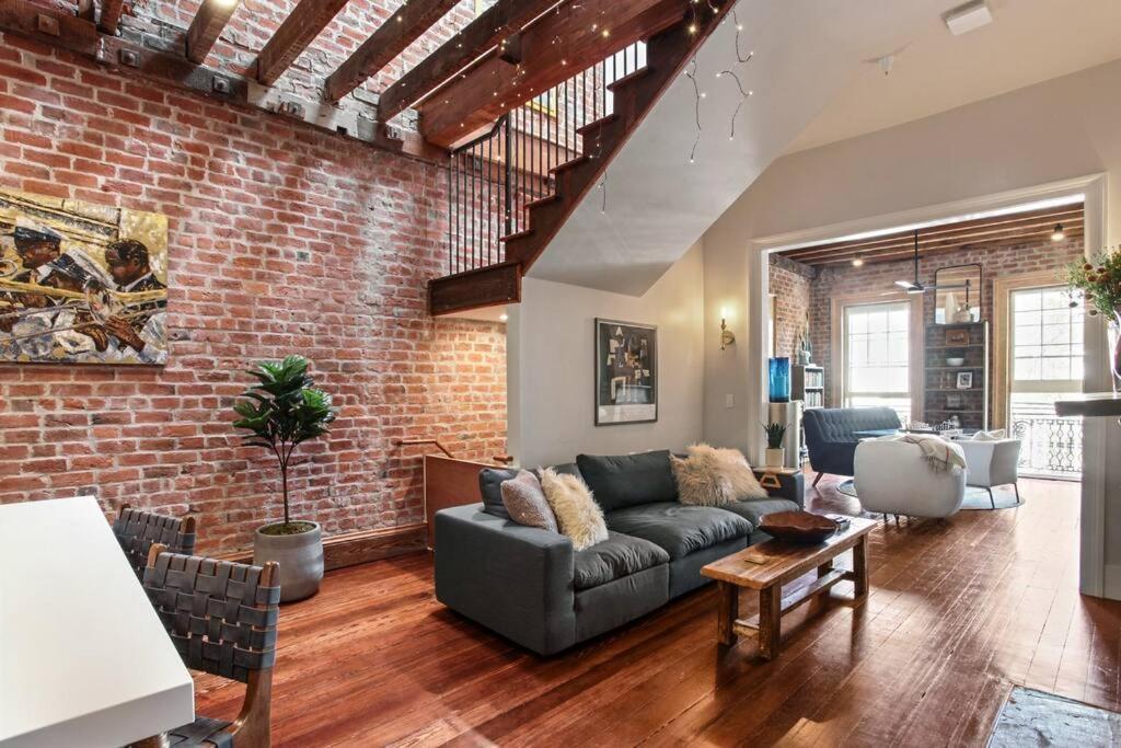 Historic Garden District 5br With Parking And Balcony